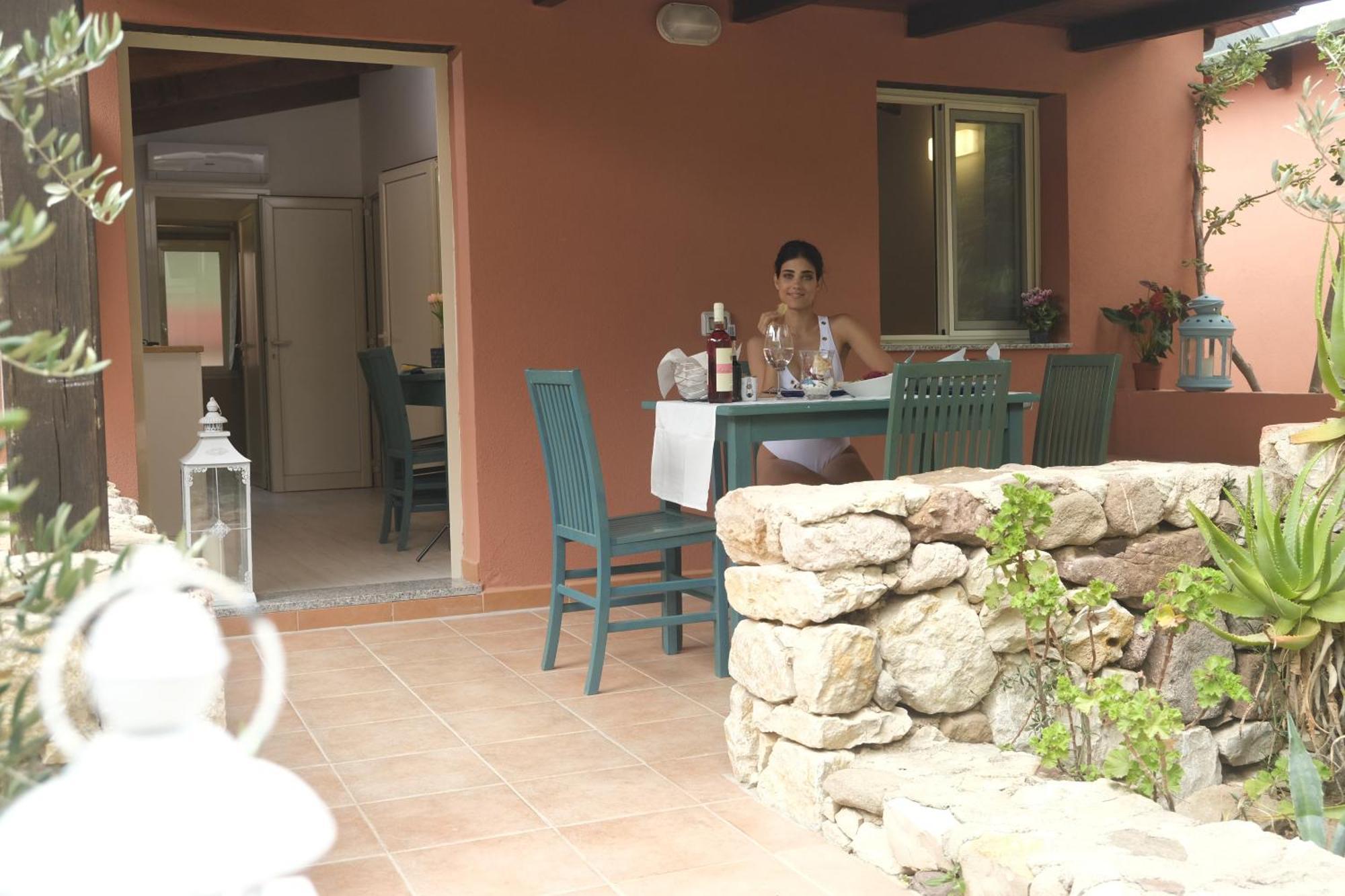 Villaggio Camping Torre Del Porticciolo Porto Conte Habitación foto